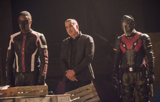 xgeeks-arrow-S6E13-TheDevils-Greatest-Trick-Review-1.jpg