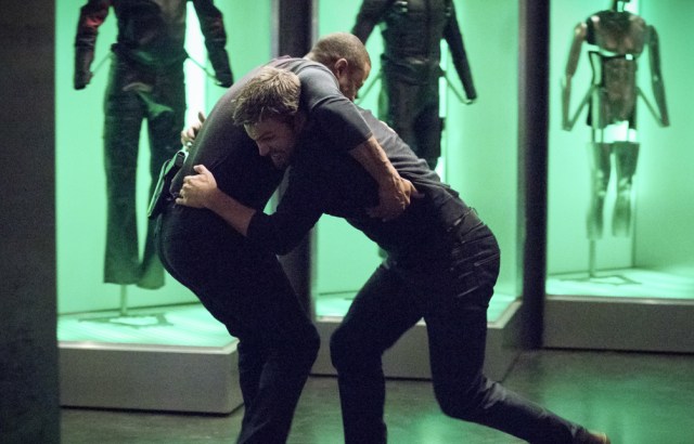 Arrow-S6E17-BrothersInArms-review-xgeeks-3.jpg