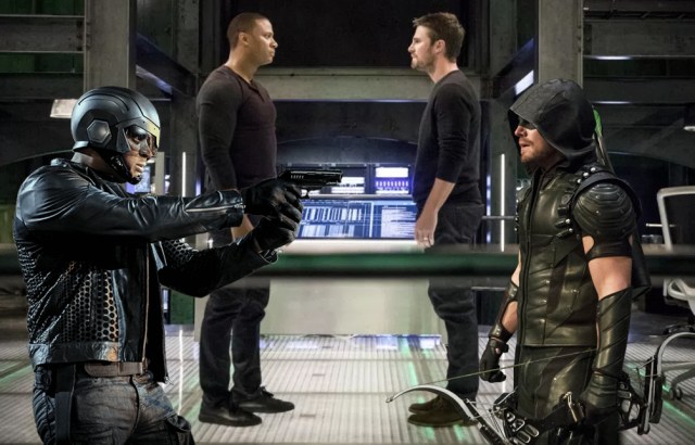 Arrow-S6E17-BrothersInArms-review-xgeeks-header.jpg